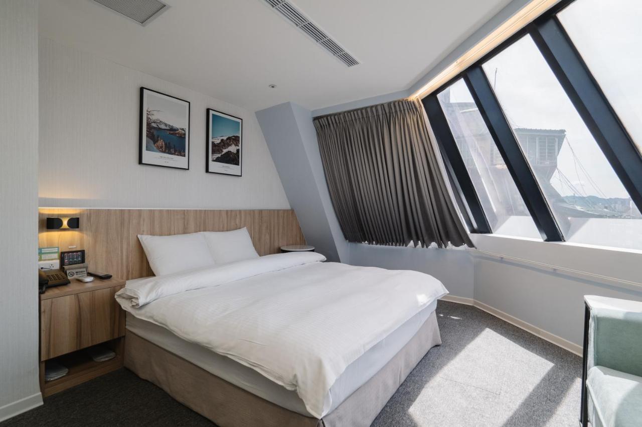 Hotel Attic Tajpej Kültér fotó